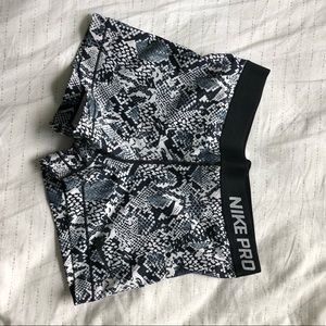 nike pro spandex shorts womens medium